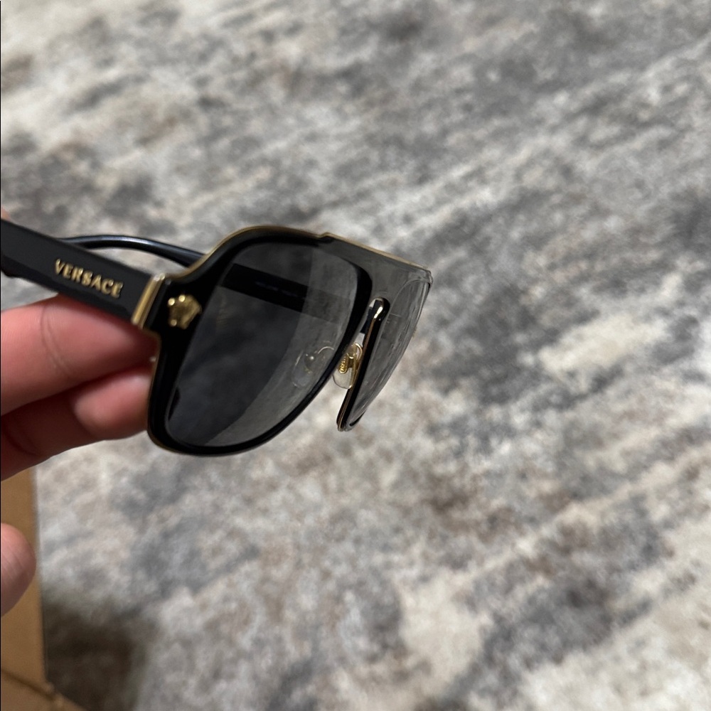 Versace Sunglasses Mod.2199 used unisex polarized Pre Loved Black Gold Designer - Picture 4 of 14